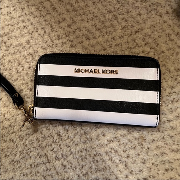 Michael Kors Black and White Striped Clutch with Zip Around Wallet… NWOT - Picture 2 of 10